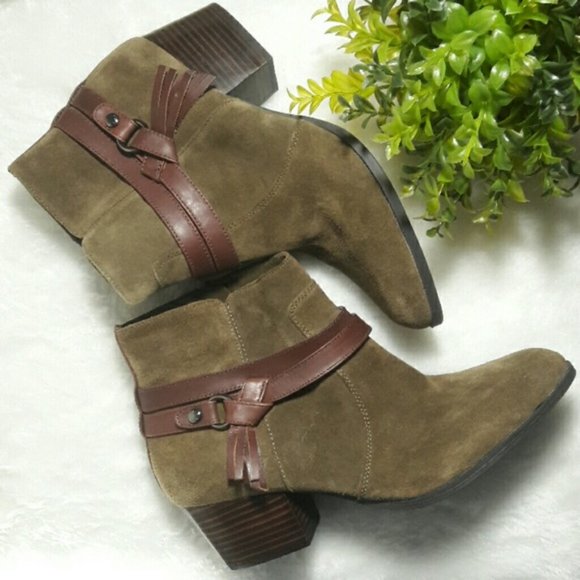 ALEX MARIE BOOTIES FAUX SUEDE GREEN SIZE 5.5 NWT - Picture 2 of 5